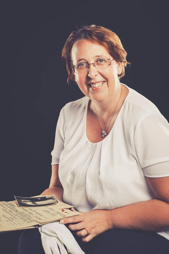 Claudia Stock, qualified Genealogist Claudia Stock, qualified genealogist, professional genealogist, ancestry, family search