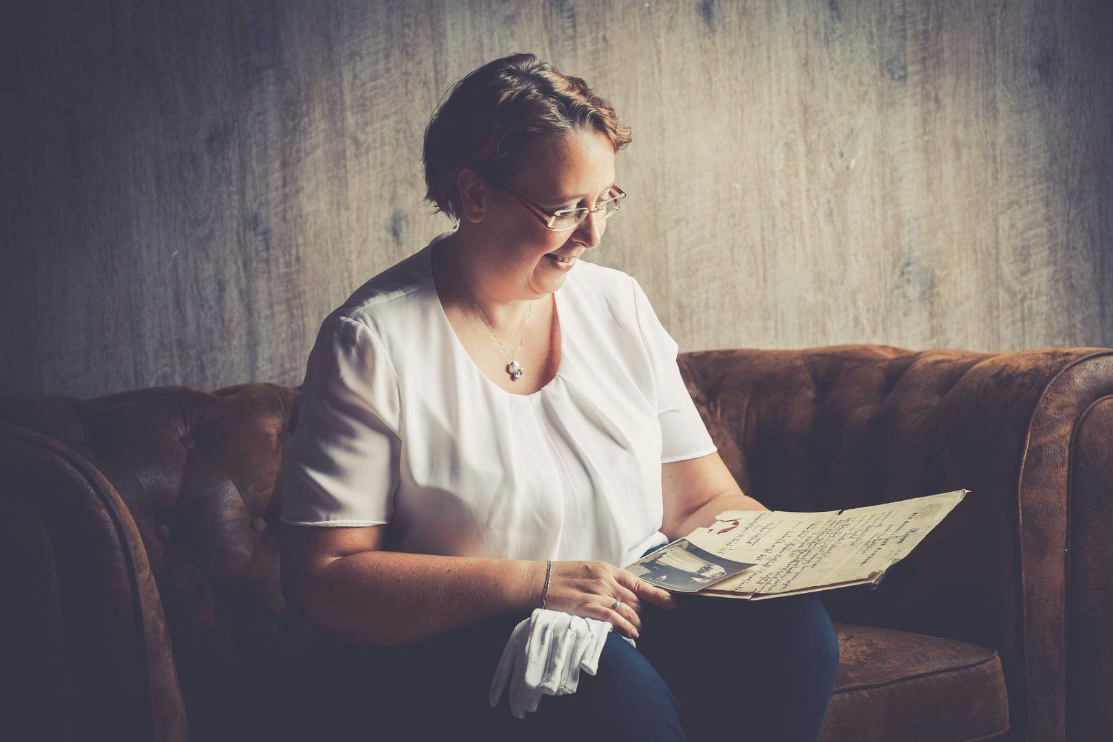 Claudia Stock with old photos and documents Claudia Stock, qualified genealogist, family research, old documents