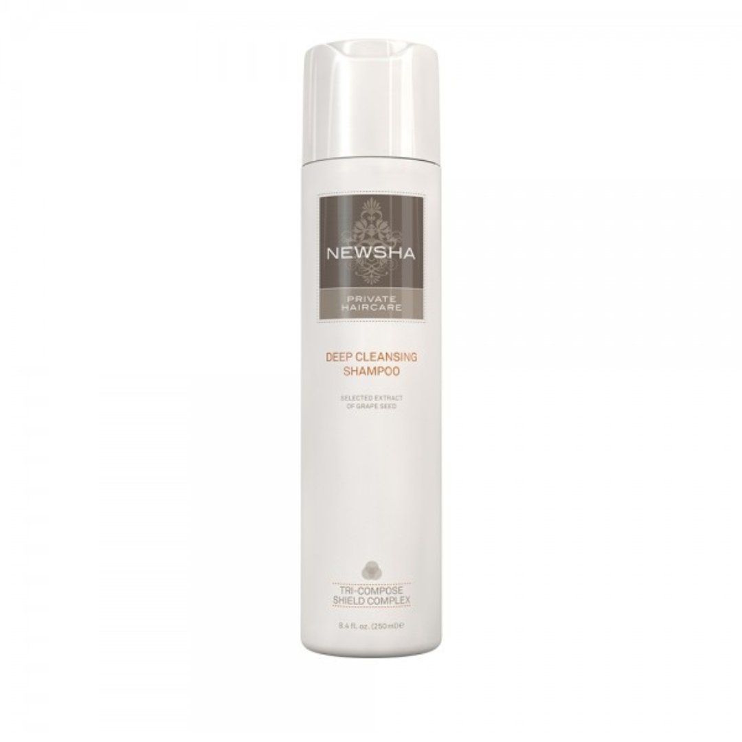 Wertvolles Traubenkern-Öl unterstützt die Reinigung, erfrischt und spendet Feuchtigkeit. Traubenkerne überzeugen insbesondere durch ihre hohe Anzahl wirksamer Atioxidantien, die Schädigungen durch freie Radikale mindern und die natürliche Reperatur fördern.