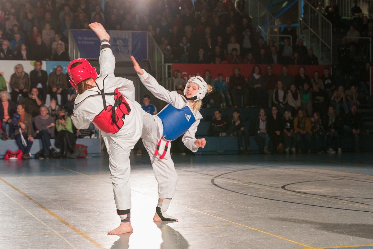 Formel 1 Fahrer Sebastian Vettel in seinem Rennwagen während des Rennens 2017 in Spa Belgien.