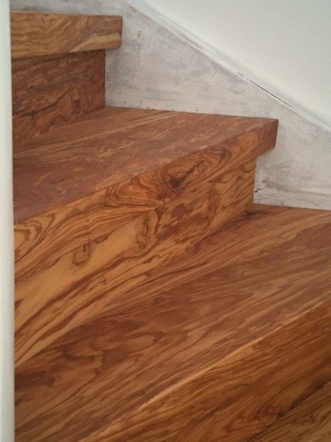 Holztreppe aus Olivenholz