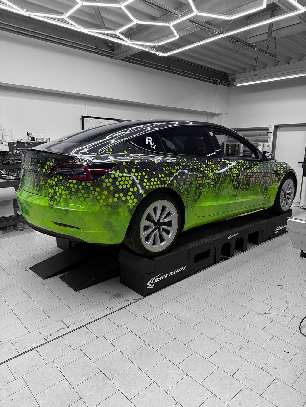 Tesla Folierung