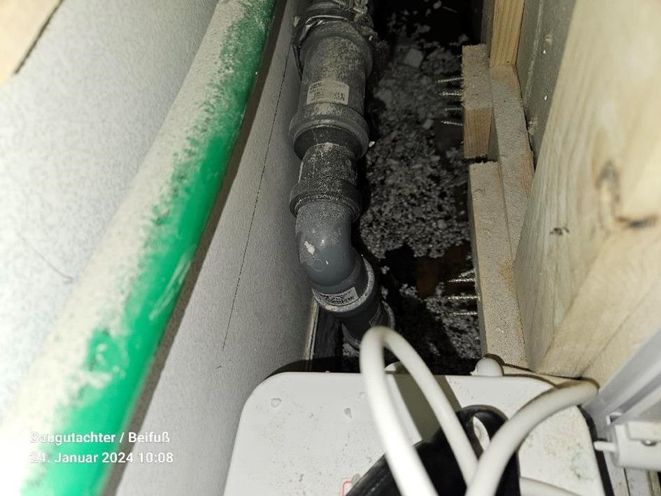 Verfolgung von Gewährleistungsmängel, Baumängel nach einer Bauabnahme, Gewährleistungsfristen am Bau, Begutachtung von Bauleistung vor Ablauf der Gewährleistungsfrist vom Bausachverständiger in Münster in Bayern. Baugutachter für Geltungmachung von Gewähleistungsmängel nach der Bauabnahme bei Neubauten und Bausanierungen in Münster in Bayern.