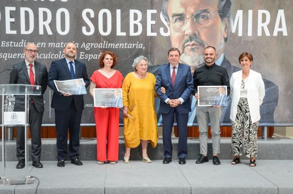 Actualidad Universitaria - Un trabajo de la UCO sobre la mosca del olivo recibe el primer Premio Pedro Solbes Mira del Ministerio de Agricultura