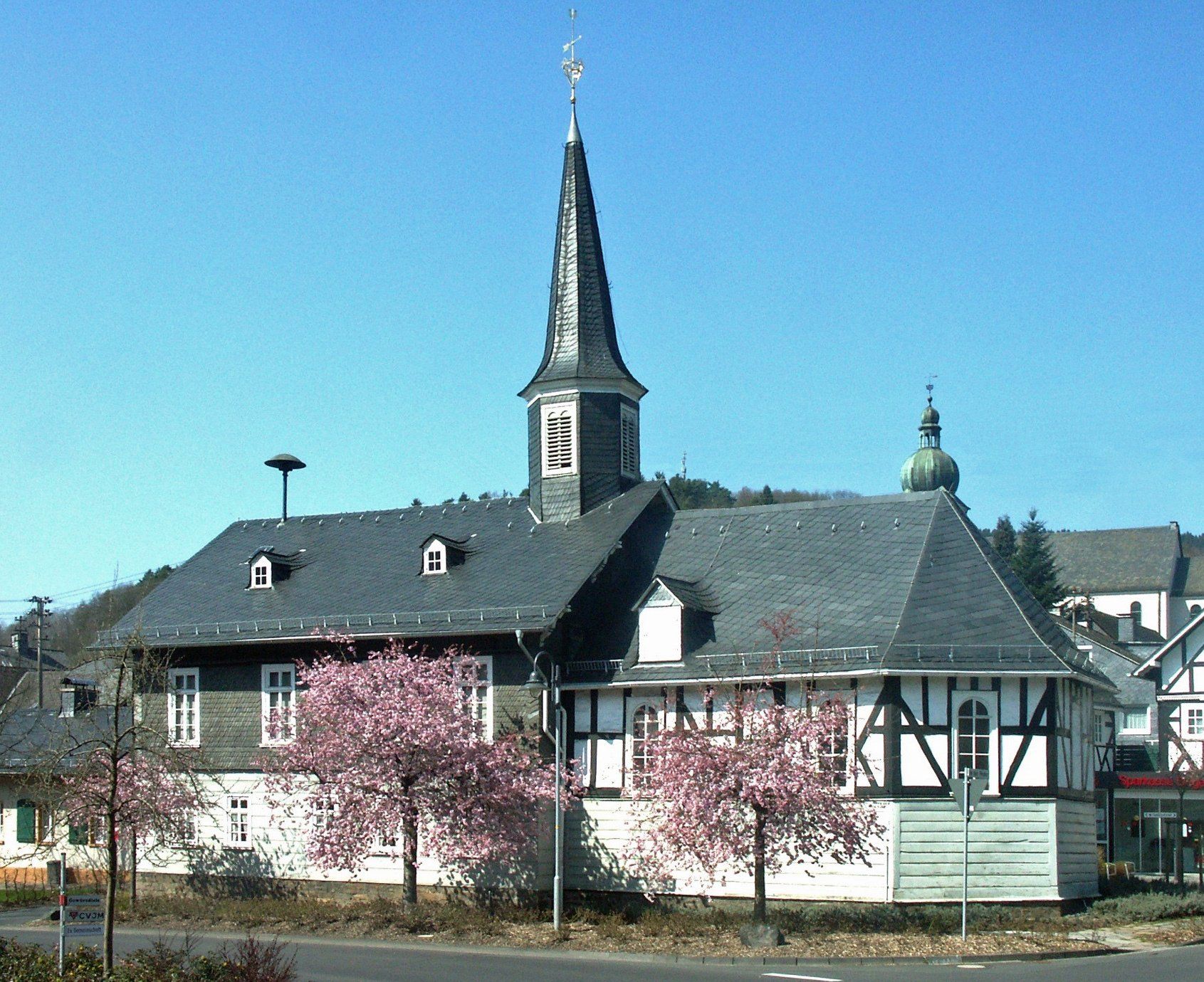 Die Kapellenschule im alten Hütten- und Bergmannsdorf Eisern Kapellenschule, Eisern Siegerland