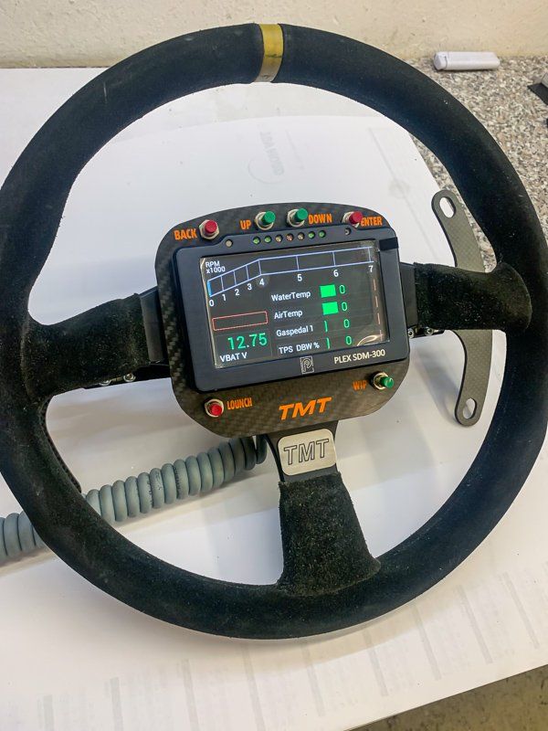 Lenkrad mit Dashboard und Paddle Shift Lenkrad mit Dashboard und Paddle Shift