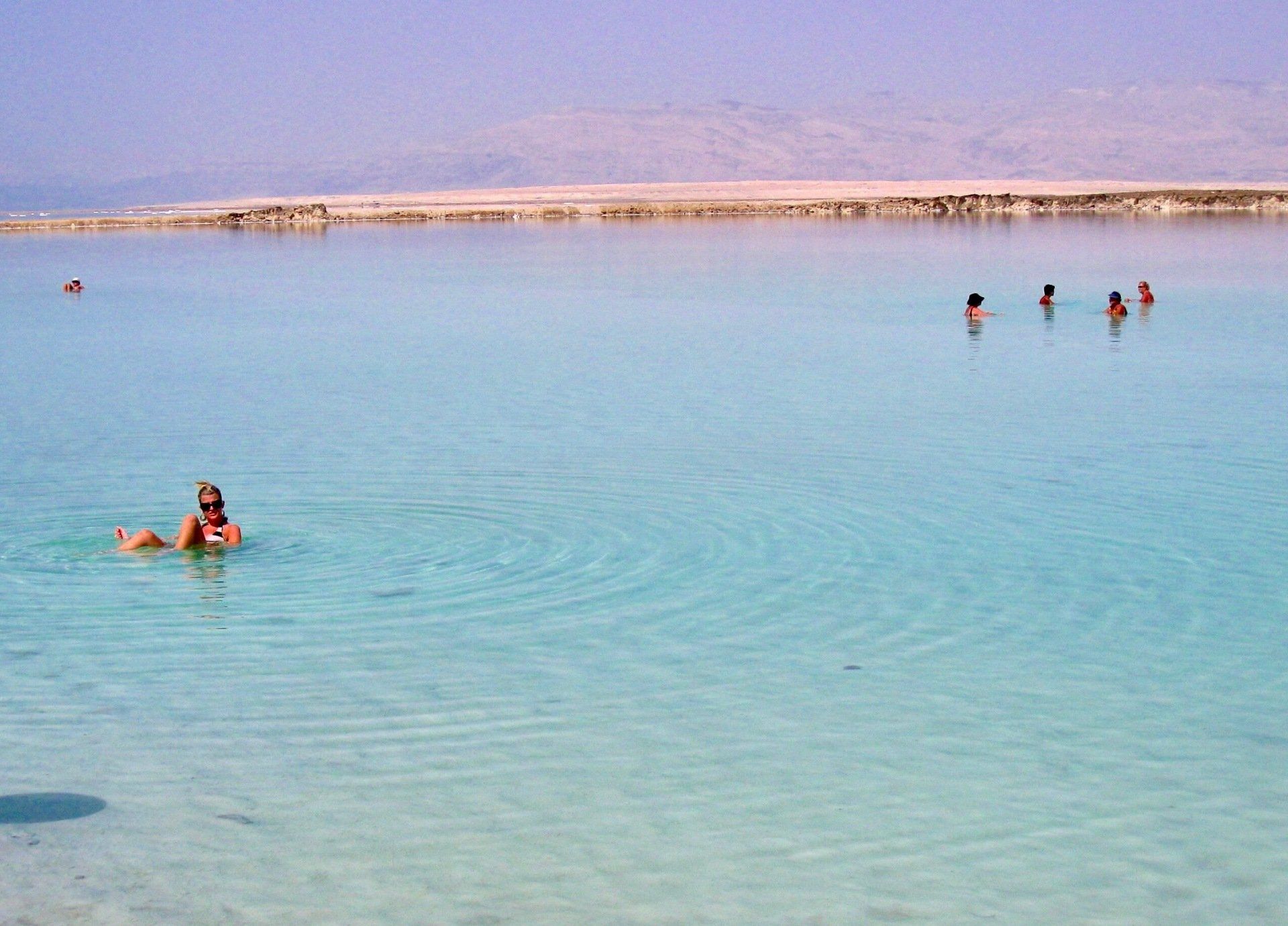 Baignade dans la mer Morte Israël