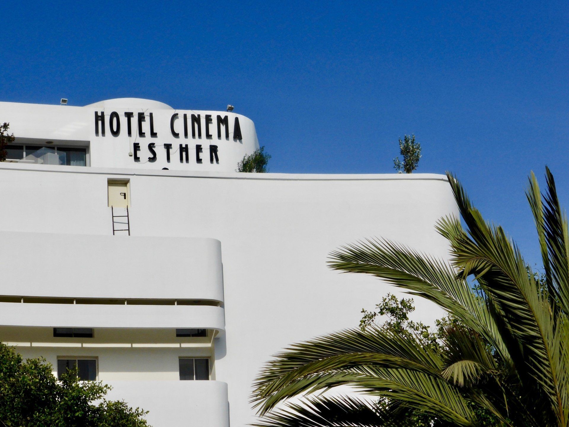 I travel inside Bauhaus Tel-Aviv