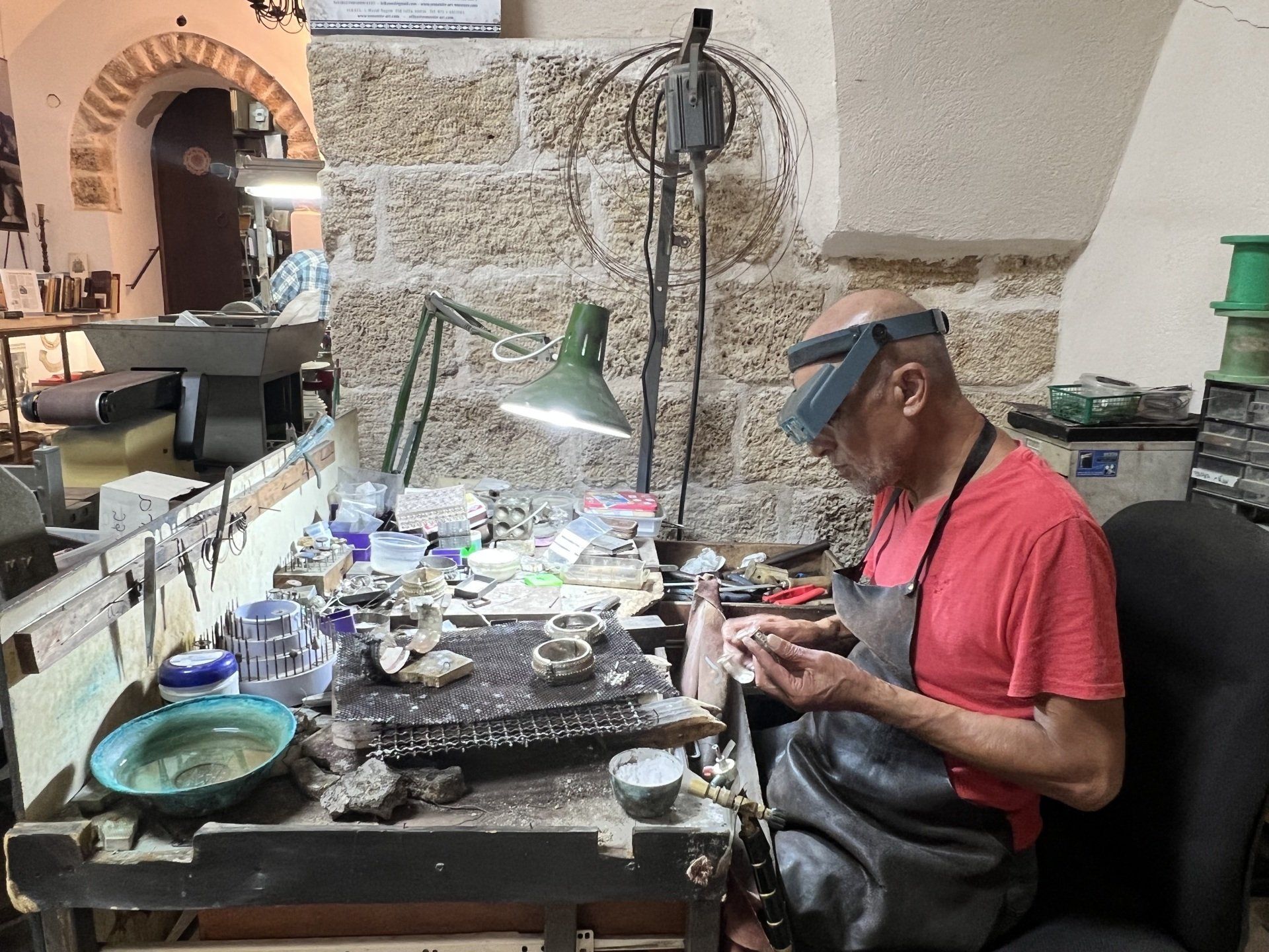 Ben Zion David dans son atelier Jaffa Israël