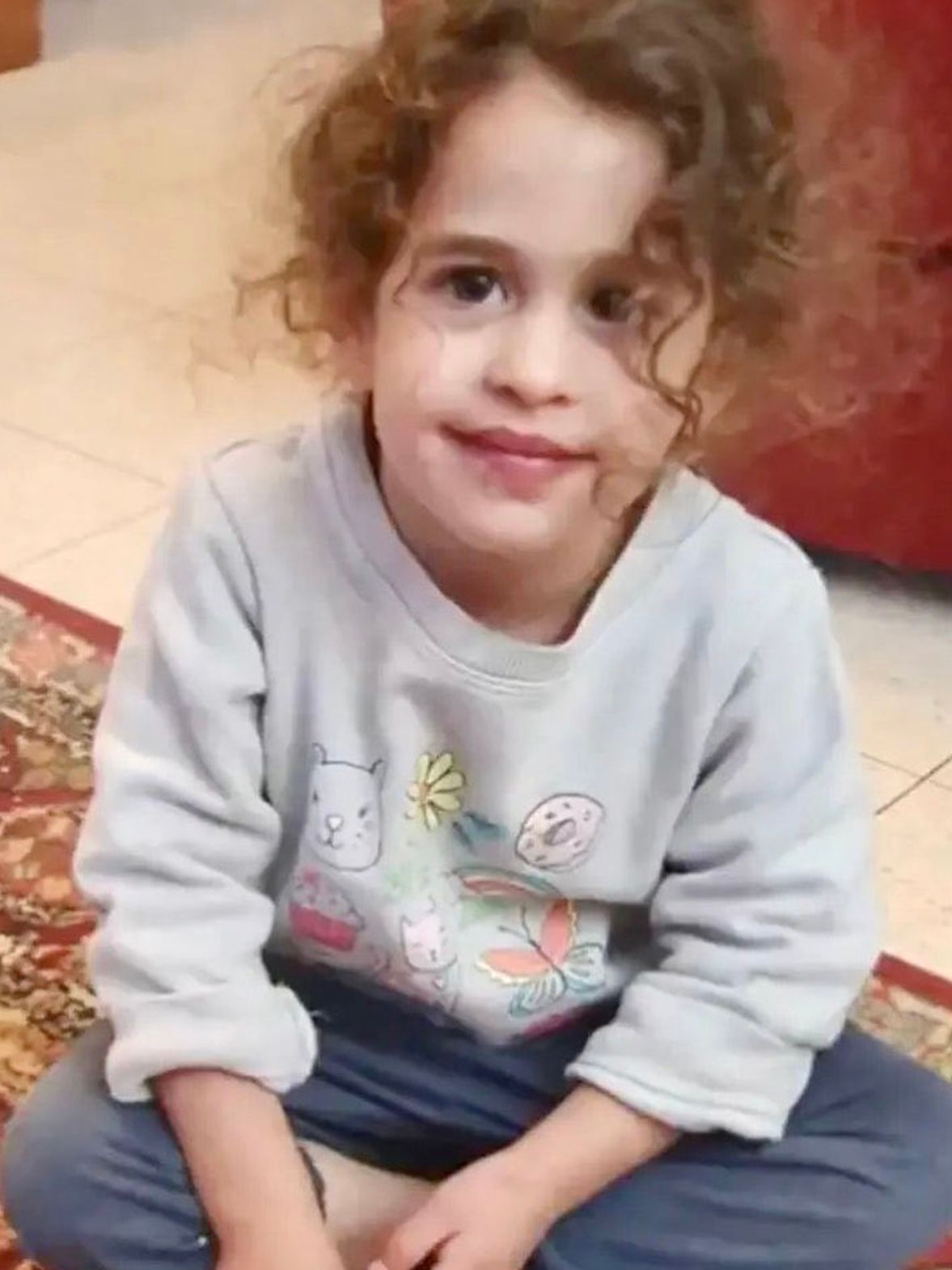 La petite Avigail Idan, 4 ans, qui a perdu ses 2 parents, assassinés sous ses yeux au kibboutz Kfar Aza et a été enlevée seule à Gaza, otage pendant 51 jours.