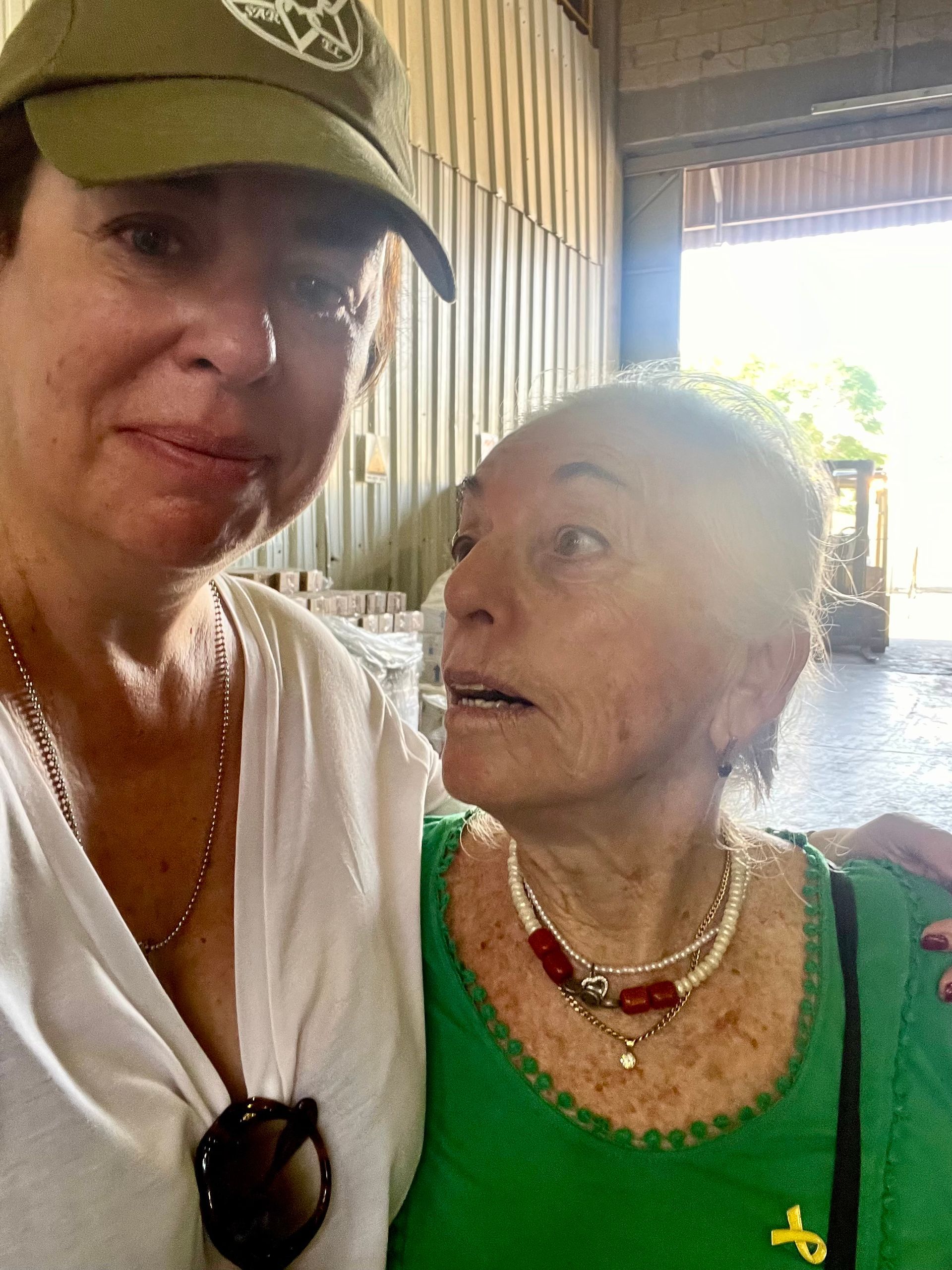 Volontariat en Israël avec l'association SAR-EL,  Verlaine Fixary avec une israélienne