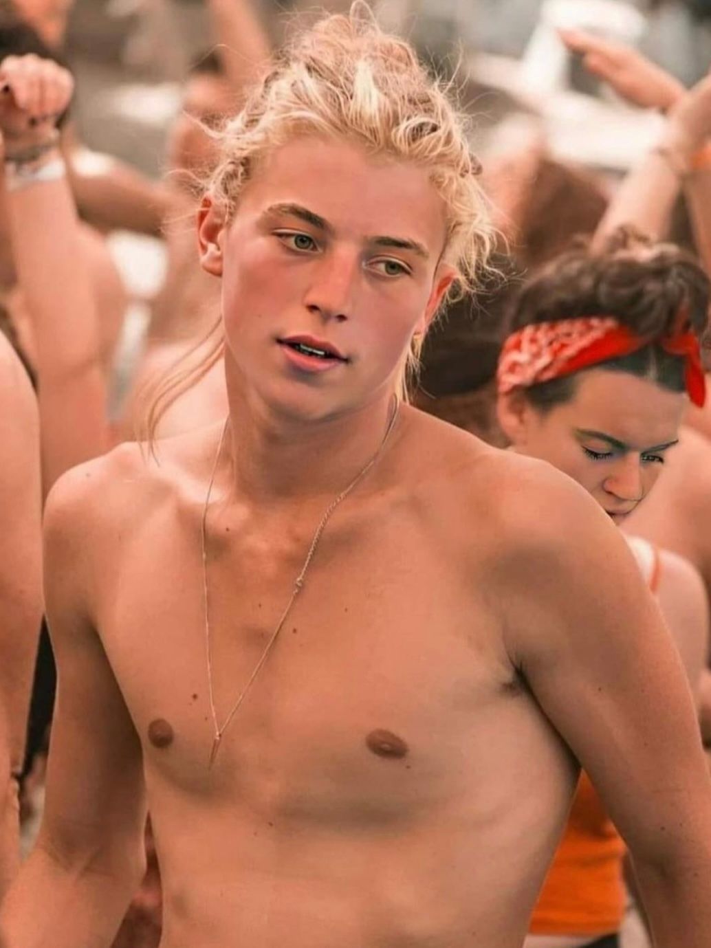 Keshet Casarotti, 21 ans, du kibboutz Samar, assassiné par les terroristes du Hamas au Festival de musique Nova le 7 octobre 2023,