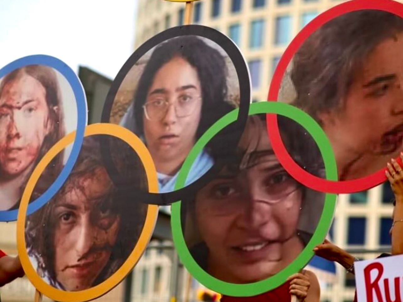 Manifestation pour les femmes otages avant les JO