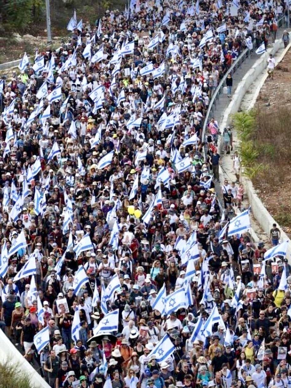 Tel-Aviv Jérusalem, grande marche des familles pour la libération des otages.