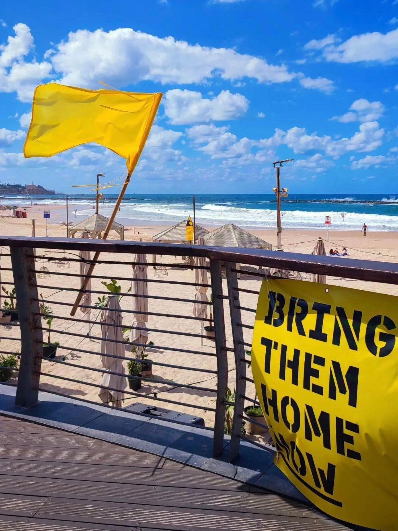 Plage de Tel-Aviv, Bring them home