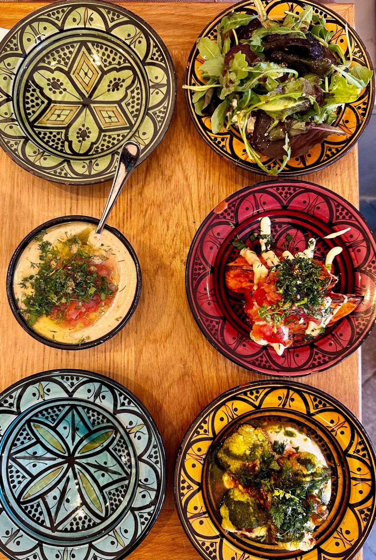 Tavline restaurant israélien assortiment de mezzés