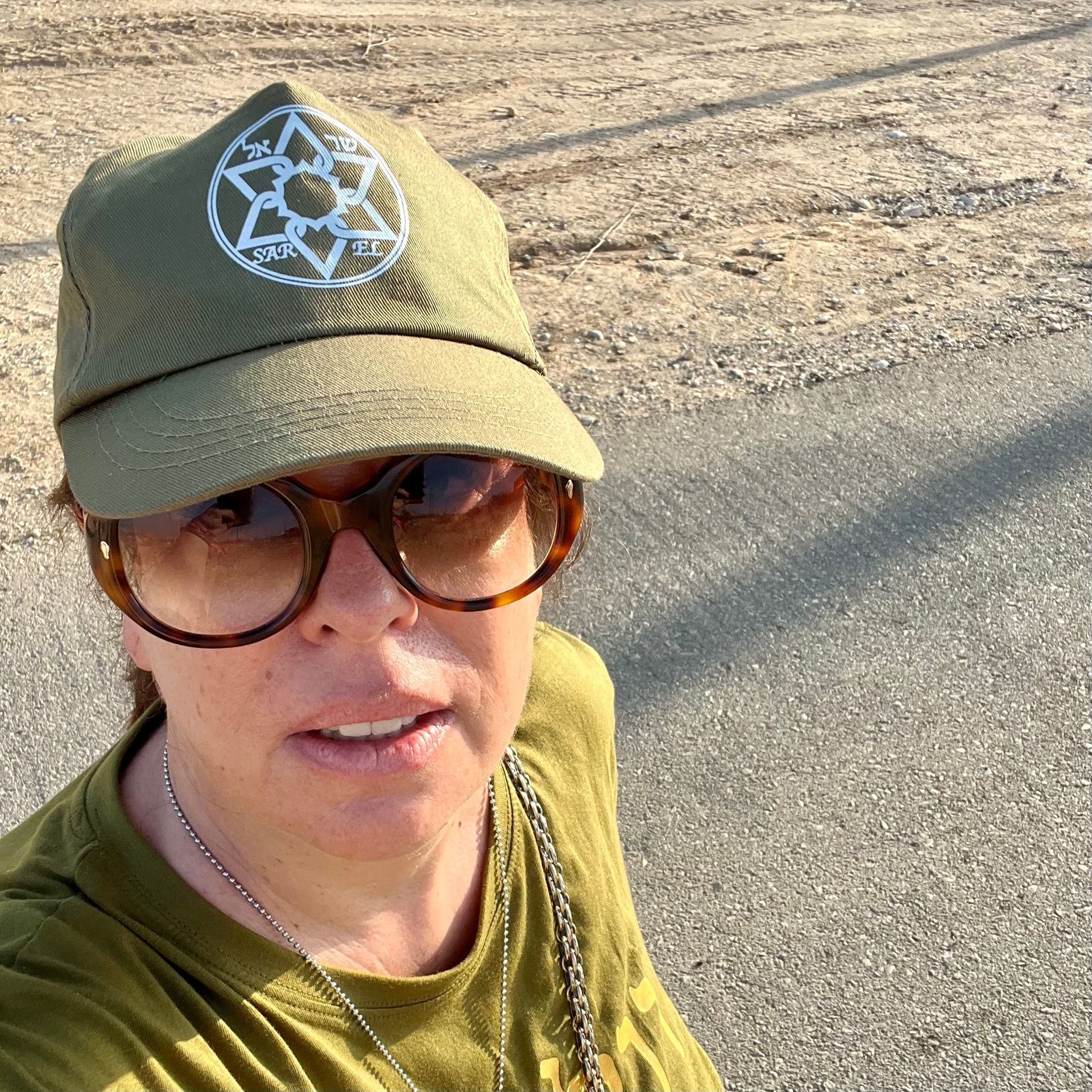 7 octobre Israël . Verlaine Fixary, Volontaire avec l'association SAR-EL sur une base de l'armée.