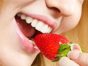 Ästhetische Zahnheilkunde (Veneers und Bleaching) Ästhetische Zahnheilkunde (Veneers und Bleaching)