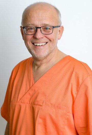 Dr. Bertram Winkler