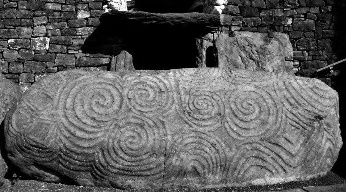 Newgrange (Irisch: Sí an Bhrú), County Meath, Irland Newgrange (Irisch: Sí an Bhrú), County Meath, Irland