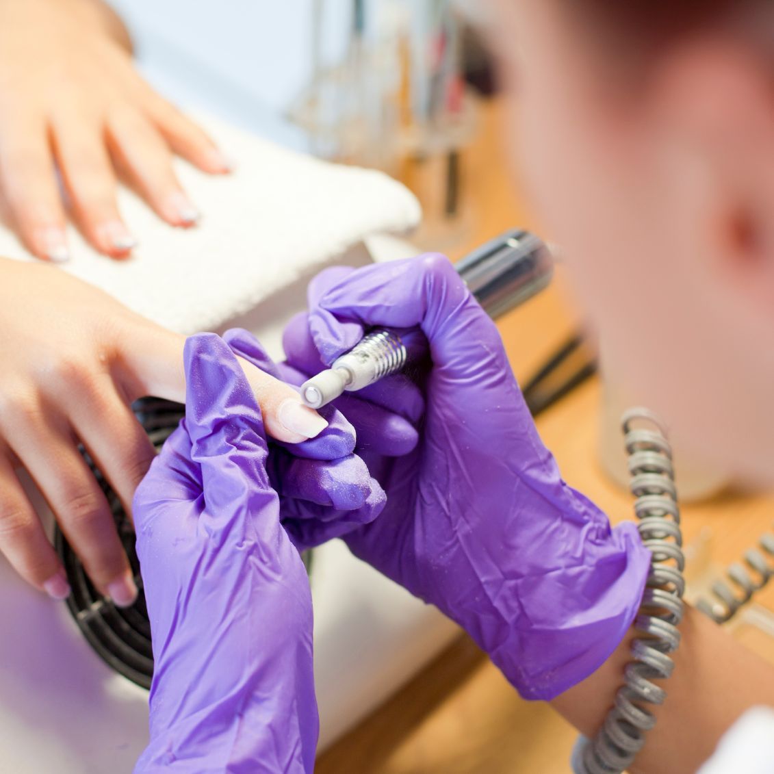 Nagelbeisserbehandlung