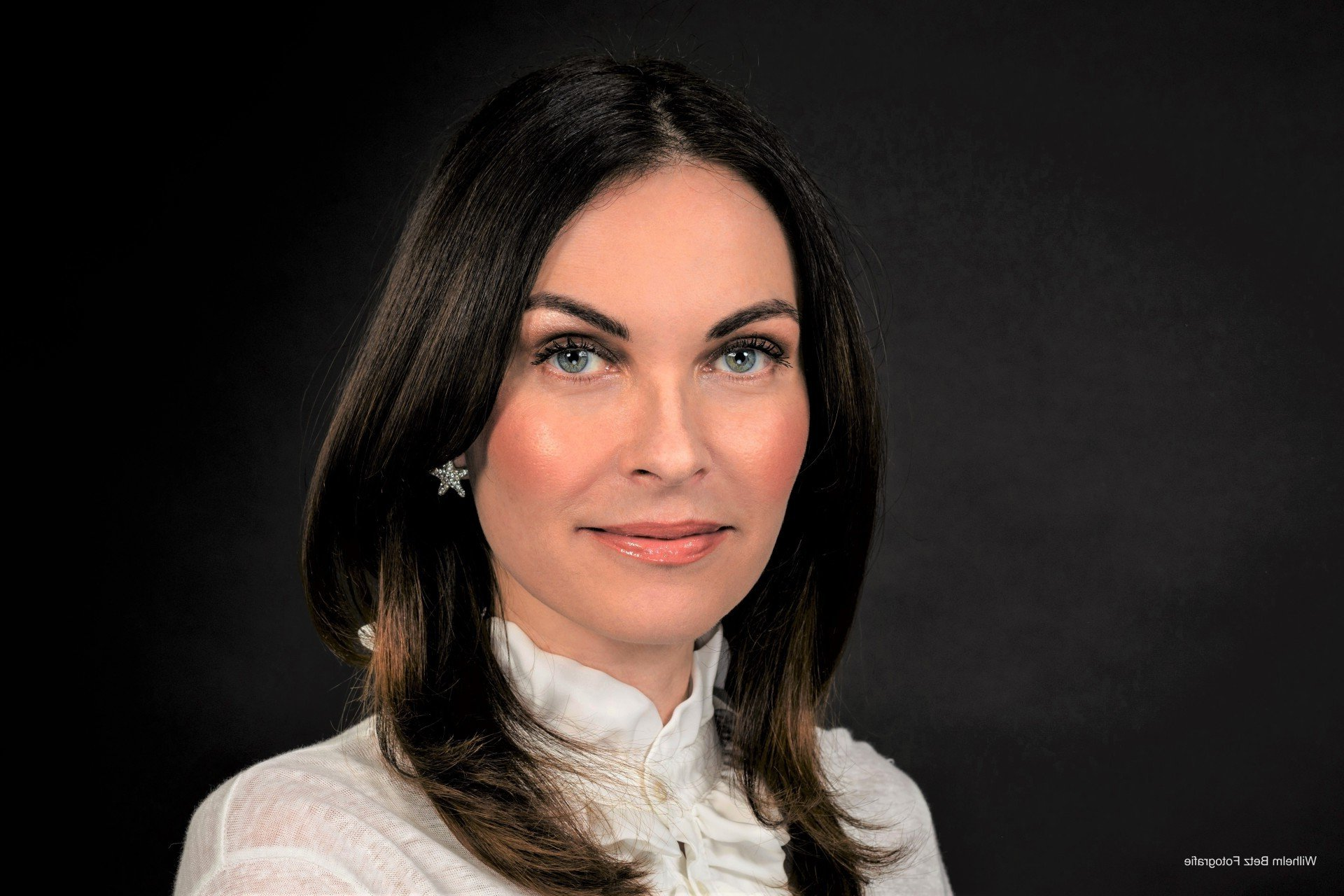 djane alegra cole aus deutschland dj stuttgart dj frankfurt dj münchen dj berlin dj wiesbaden dj stuttgart djane stuttgart alegra cole alegracole wilhelmbetz djplus djaneplus allegracole djalegracole dj veranstaltung dj firmenveranstaltung eventplanung saxophon eventagentur veranstaltungsplanung veranstaltungsplaner weiblicher dj djane discjockey eventmanagement firma