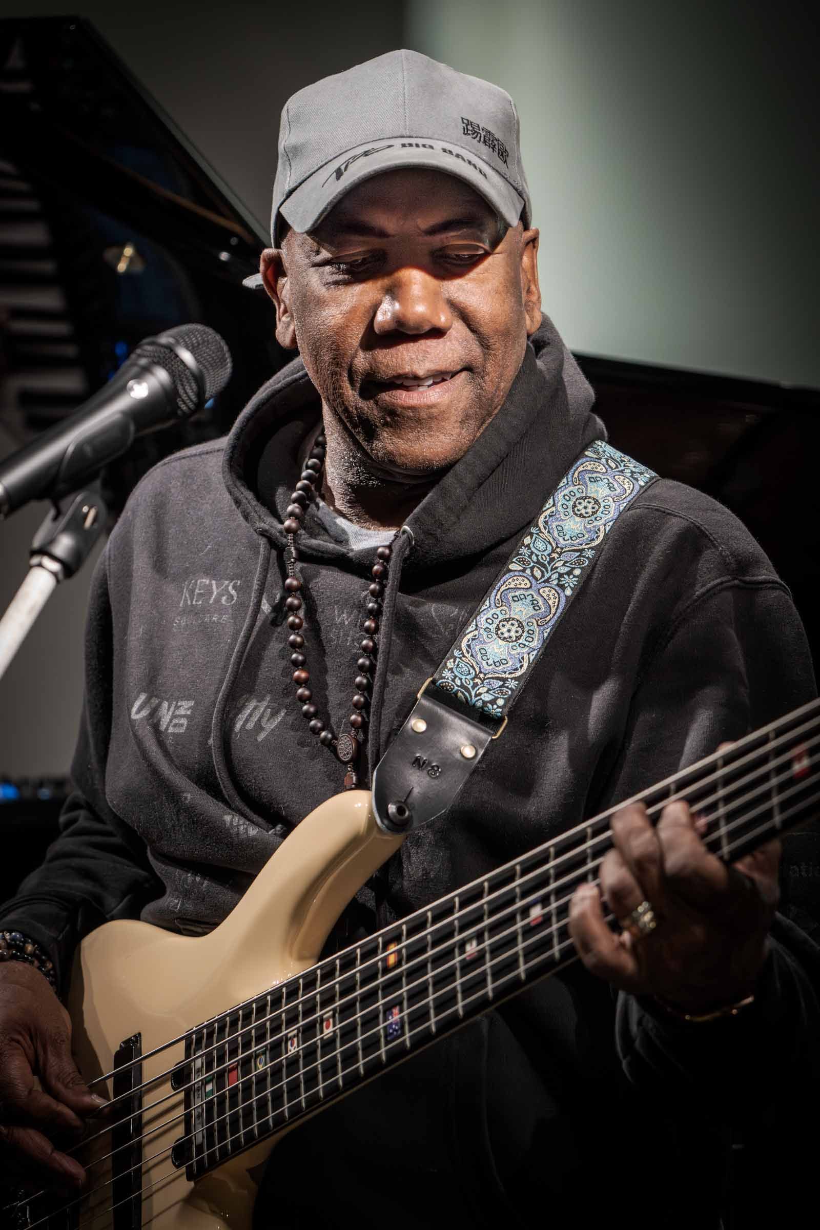 Nathan East bei einer Yamaha Master Clinic in Hamburg. Foto: Kay Winter / WINTERPOL Nathan East bei einer Yamaha Master Clinic in Hamburg. Foto: Kay Winter / WINTERPOL