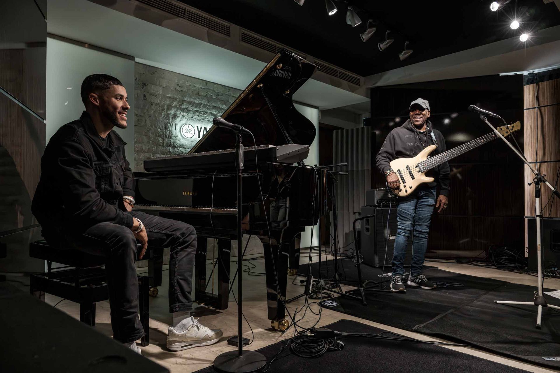 Noah East und Nathan East bei einer Yamaha Master Clinic in Hamburg. Foto: Kay Winter / WINTERPOL Noah East und Nathan East bei einer Yamaha Master Clinic in Hamburg. Foto: Kay Winter / WINTERPOL