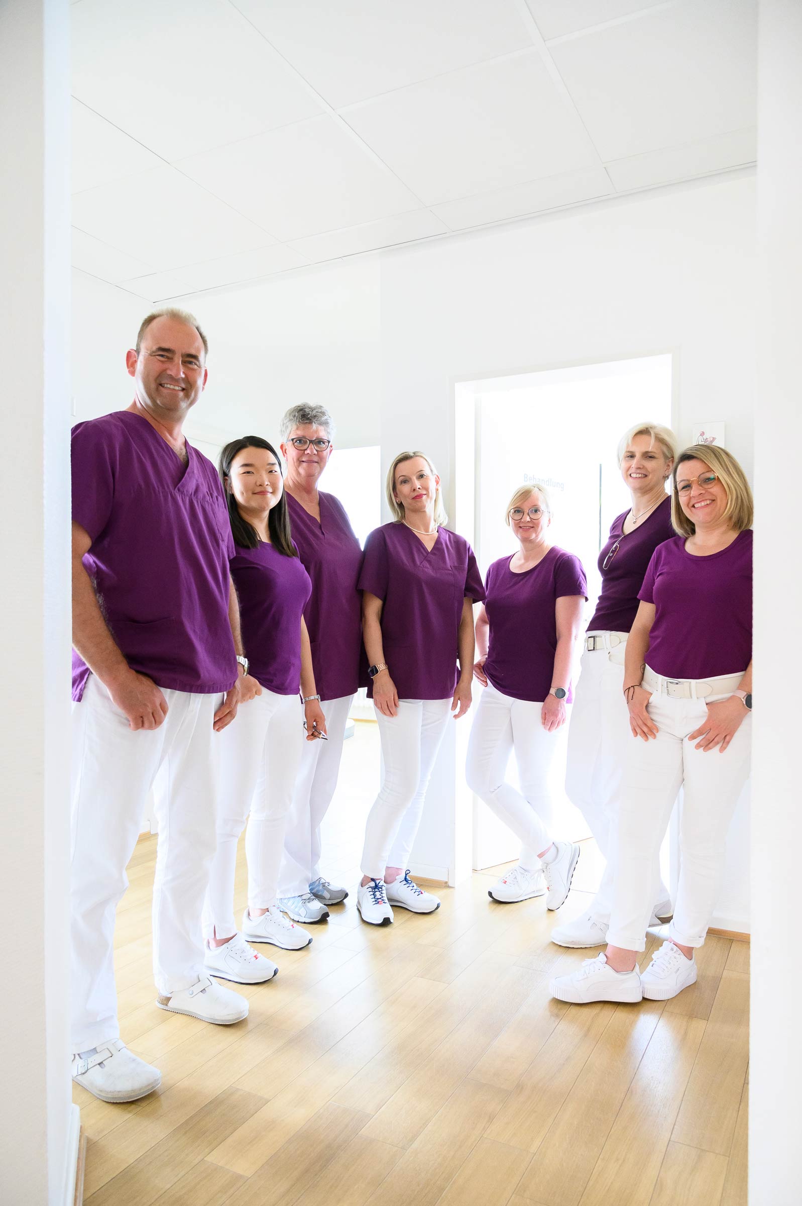 Ein Zahnarzt-Team in seinen Praxisräumen, Businessfotografie aus Hamburg von Kay Winter / WINTERPOL