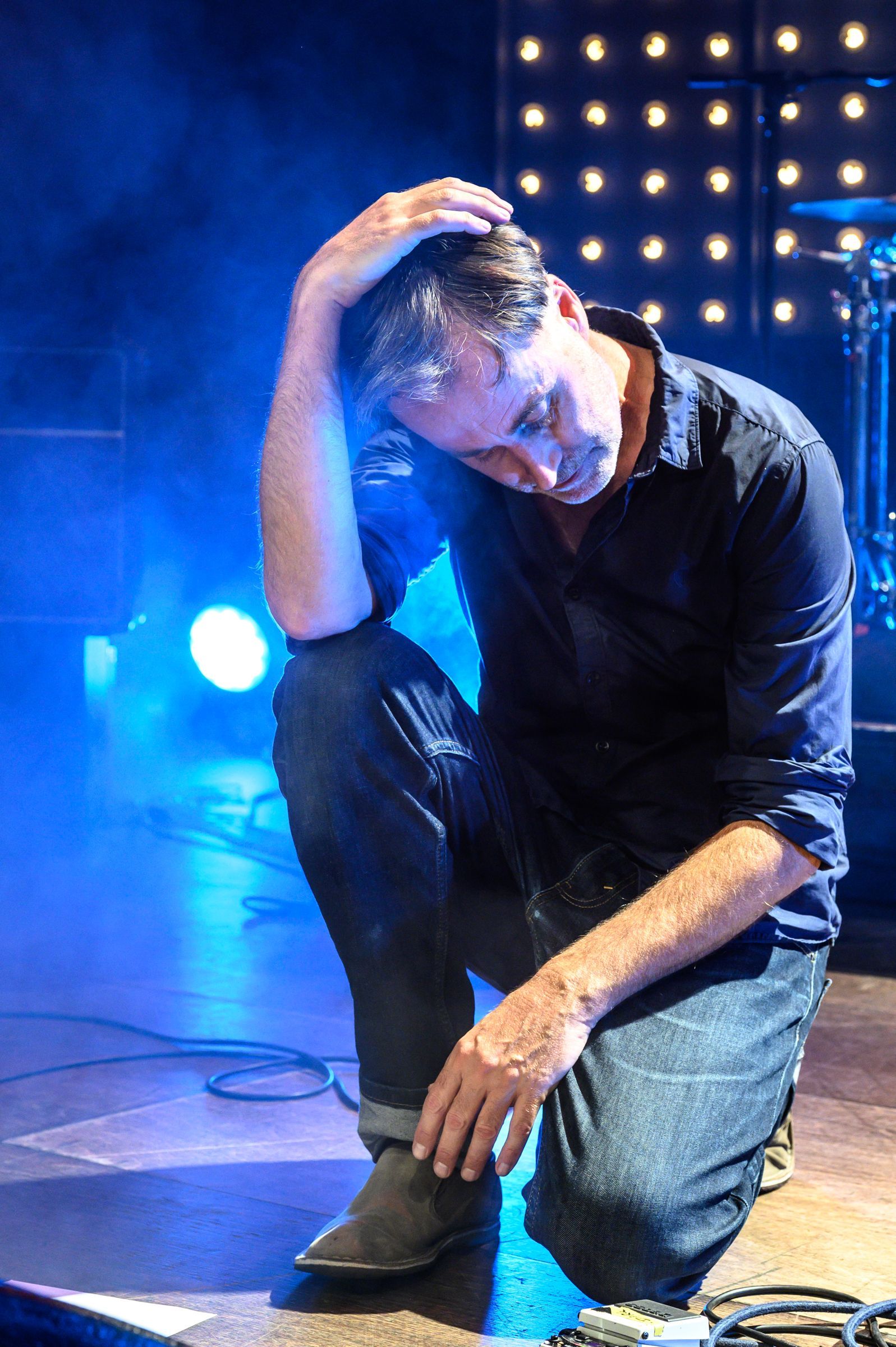 Der Sänger der „Jeremy Days“, Dirk Darmstaedter, live im Mojo, Foto: WINTERPOL
