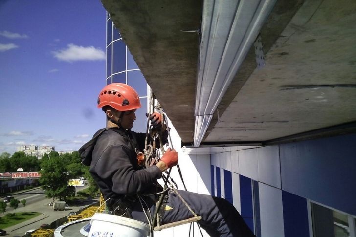 Vantaggi edilizia su fune acrobatica