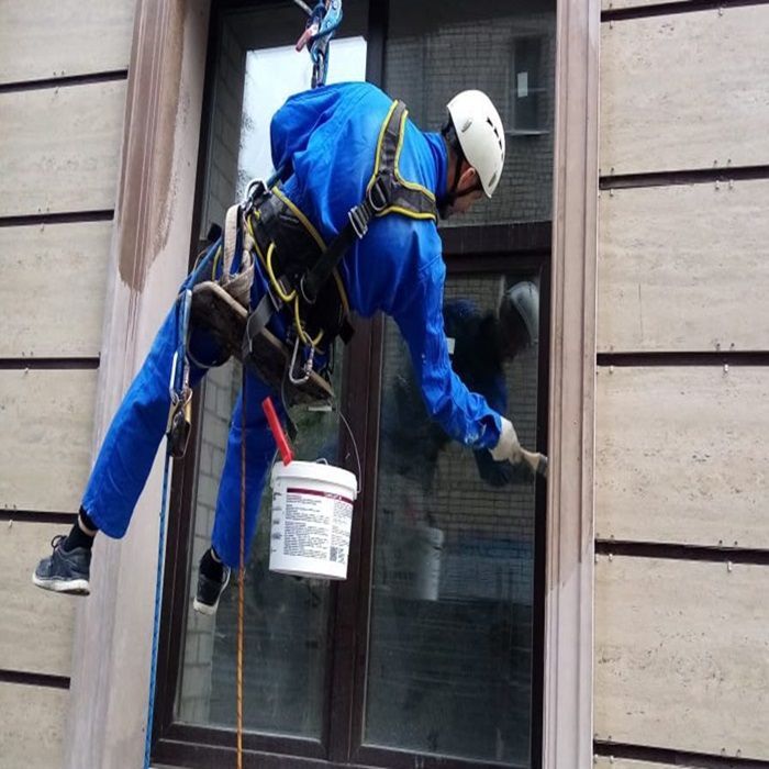 Tinteggiatura facciate su fune Roma