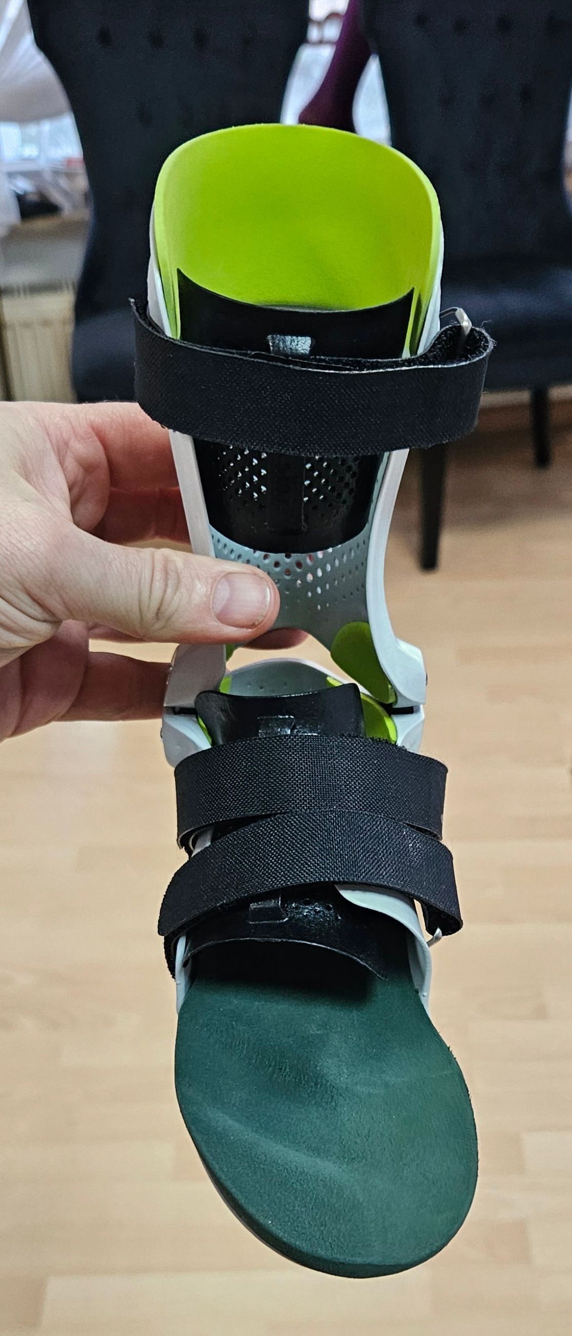 3D gedruckte Orthese für Kinder mit Lüftungslöcher und einer indiv. sensomotorischen Einlage...