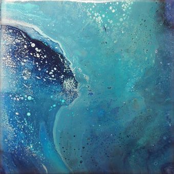 Abstraktes Acrylbild mit dem Titel „Karibische Insel“. Aus der Vogelperspektive sichtbar ist der Teil einer Insel, eingebettet in ein türkisfarbenes Meer. Die Komposition vermittelt eine traumhafte tropische Stimmung.