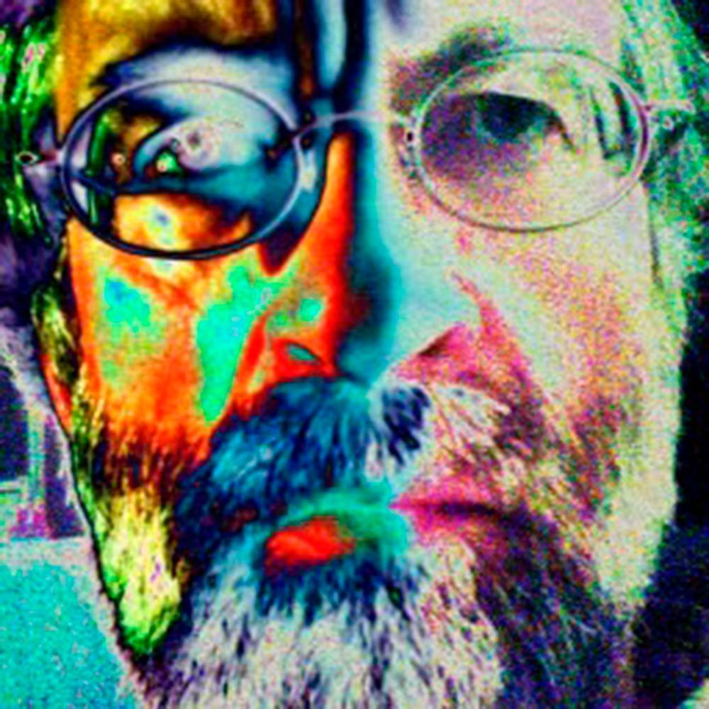 KLAUS BILICZKY Klaus Biliczky neben einem seiner Kunstwerke