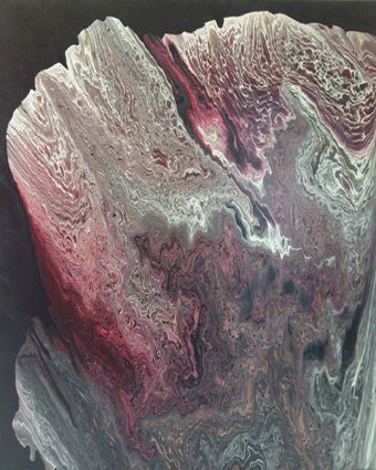 Abstract acrylic painting of a sunset in the Alps. The mountain peak is bathed in red evening light, making it glow in warm red tones. The sky behind it is already dark. Overall, the painting conveys a warm evening atmosphere with radiant light effects on the mountain slopes.