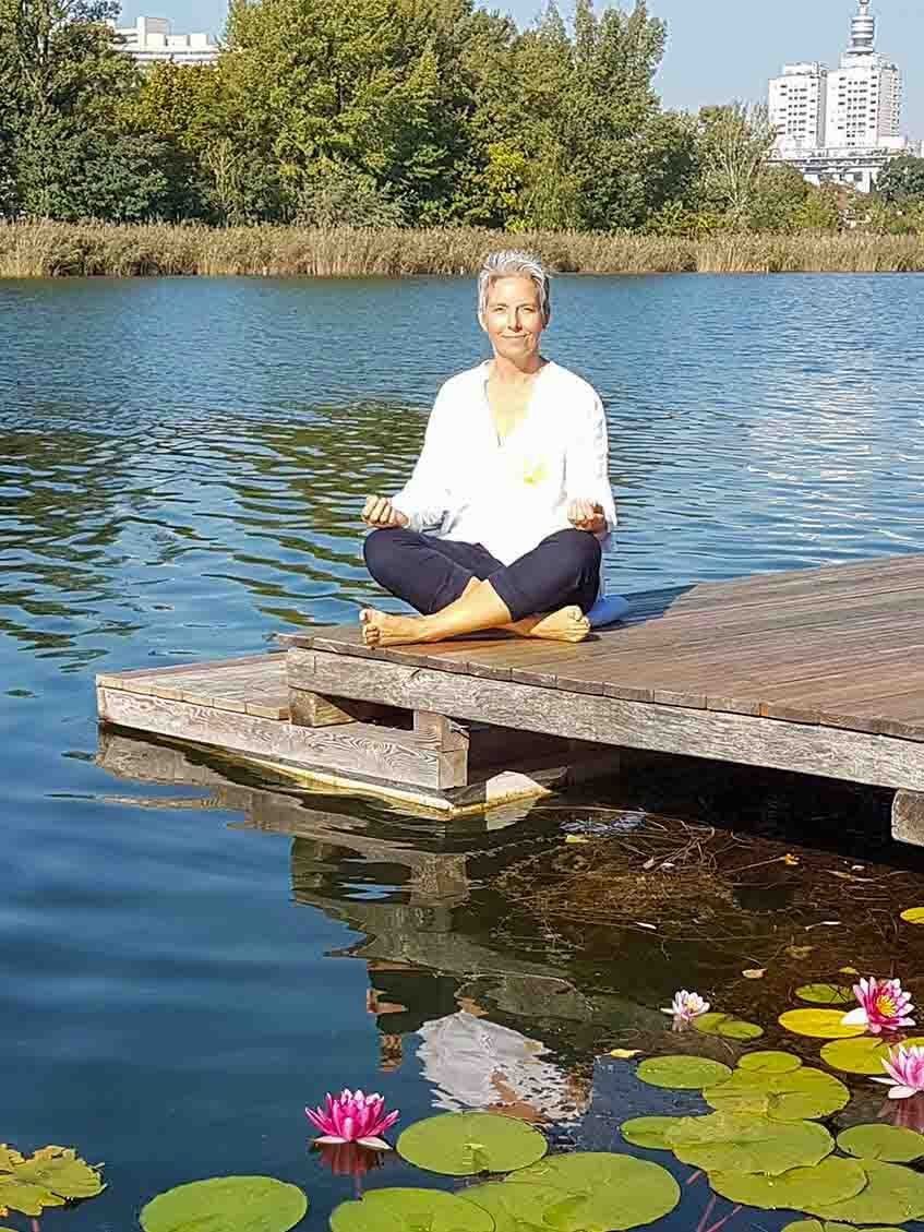 Jasmin Reichel bei ihrer Meditation