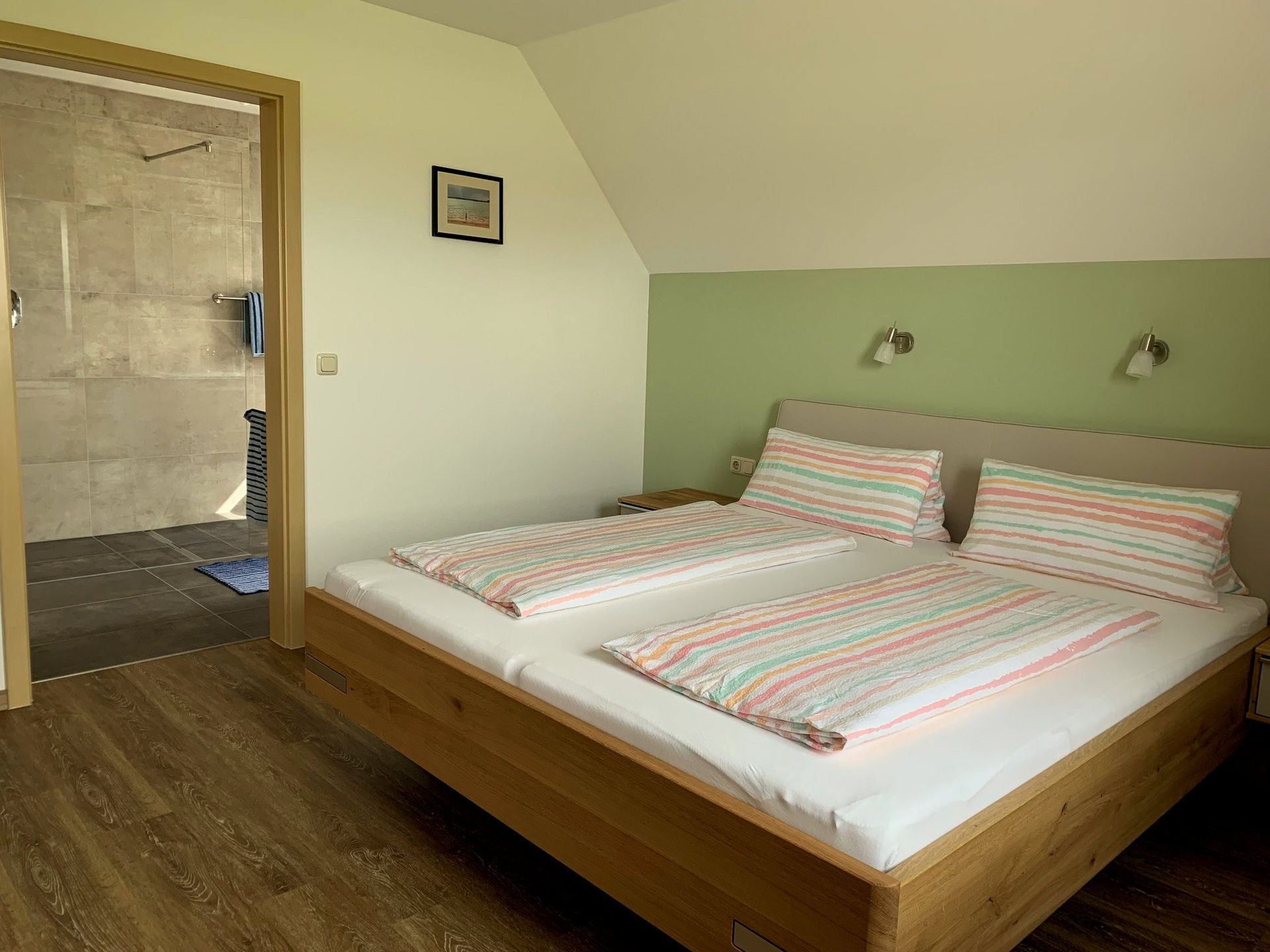 Schlafzimmer 1