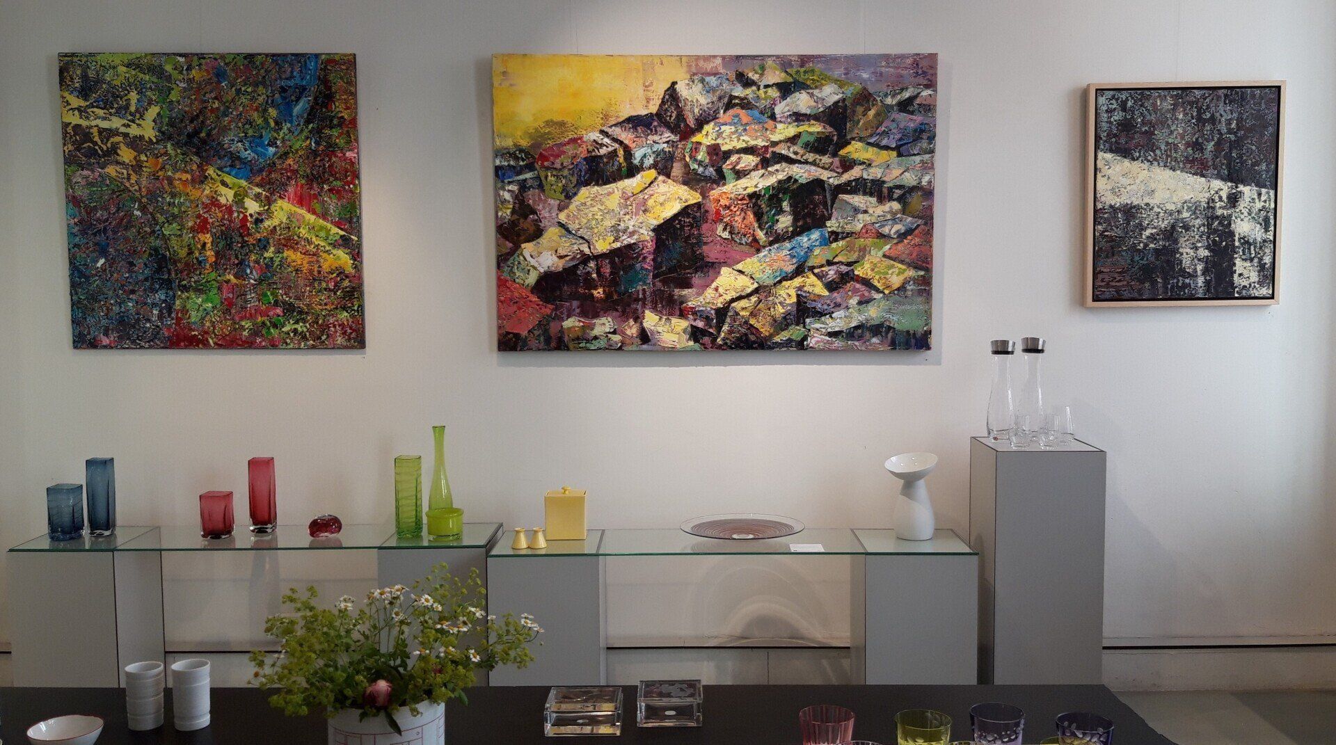 Ausstellungsansicht >geSCHICHTEN< im Artemani 2020