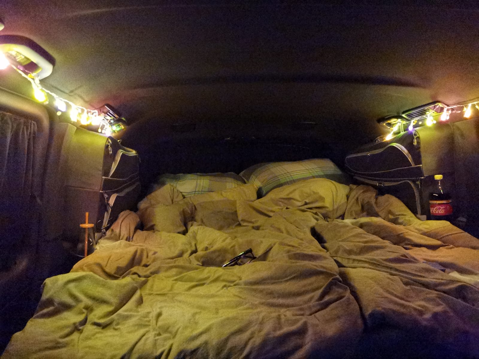 selbstgebautes Bett im Bulli