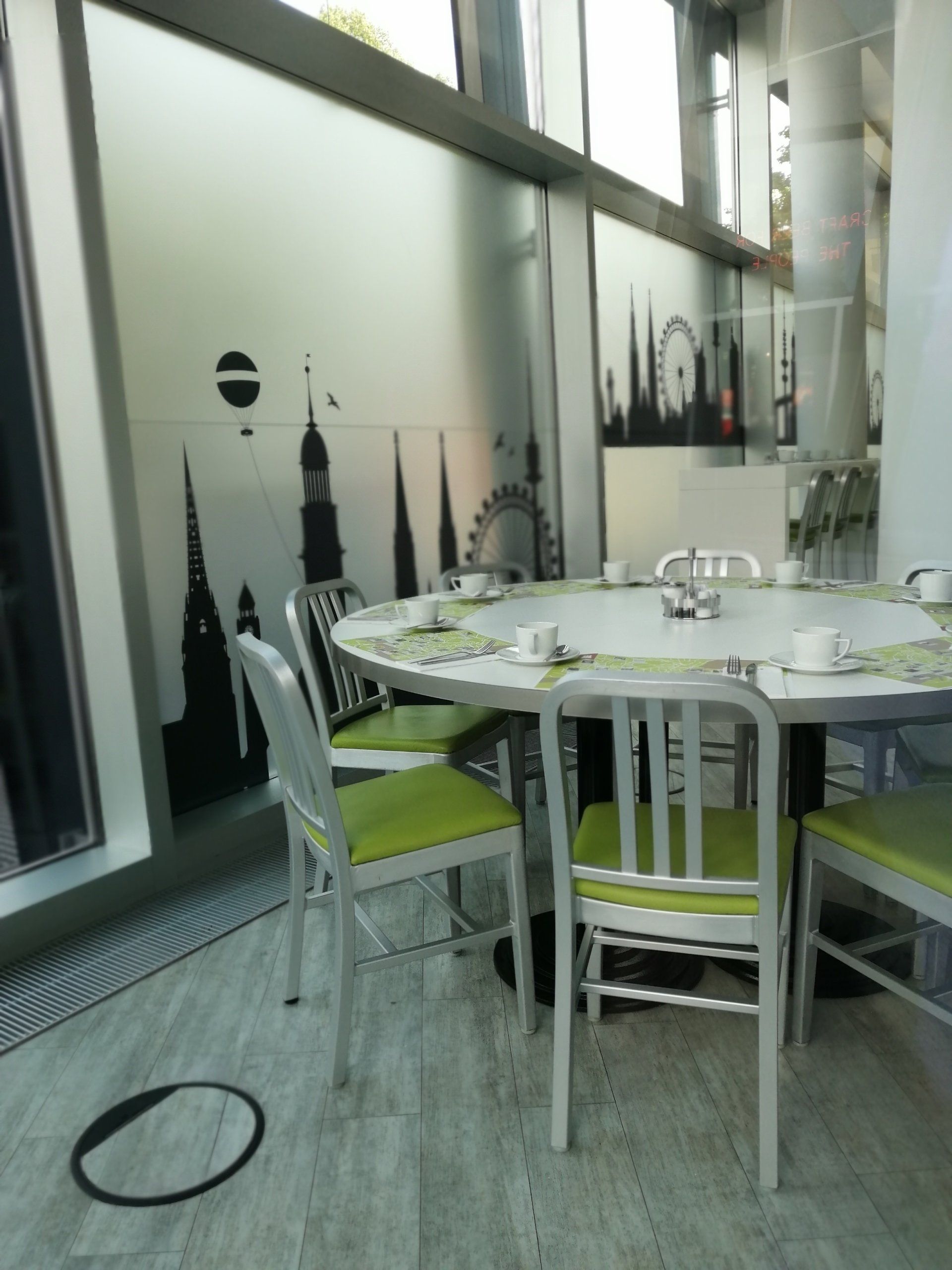 wiener cafe arcotel hamburg reeperbahn