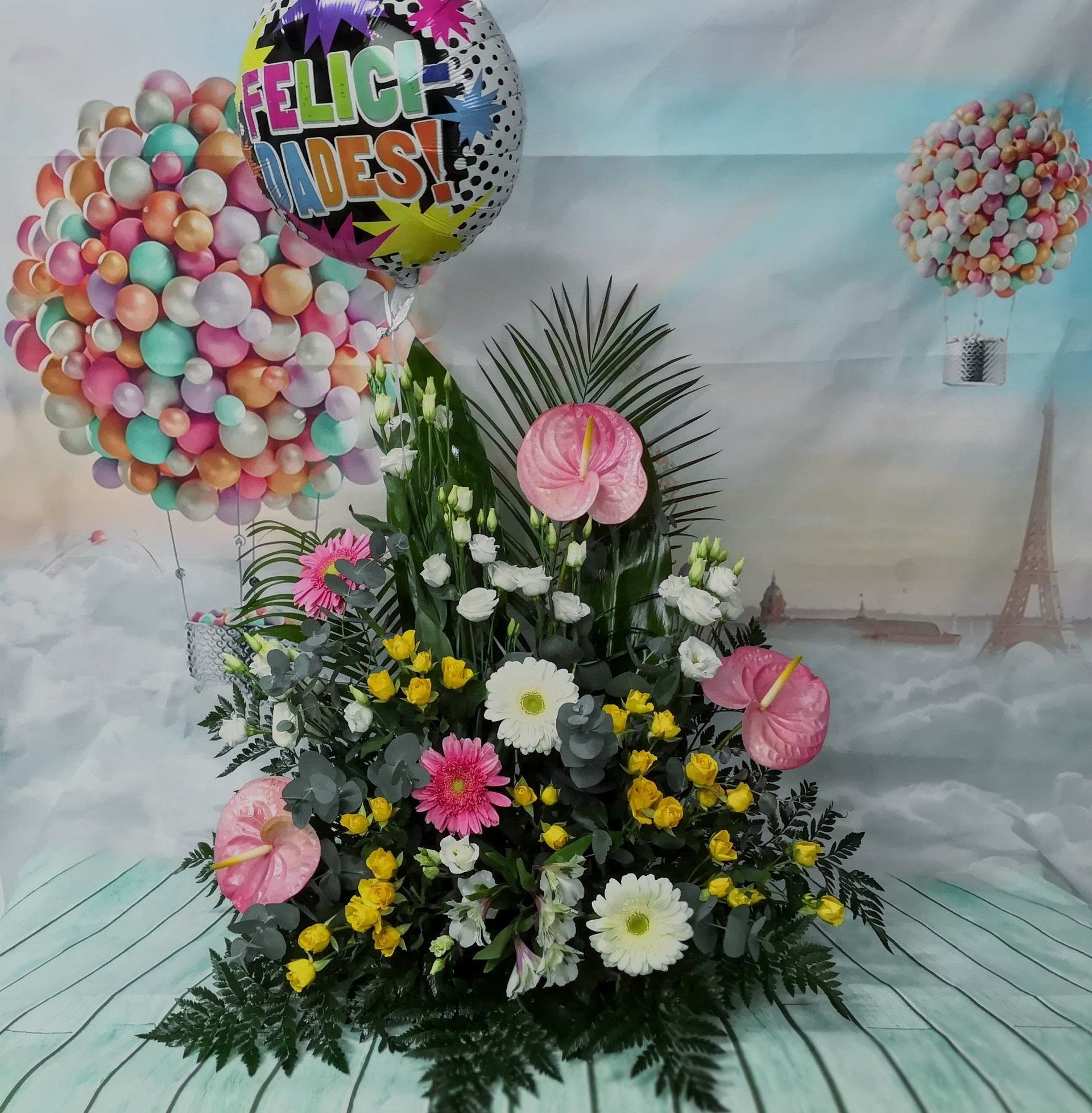 flores con globos de helio para regalar
