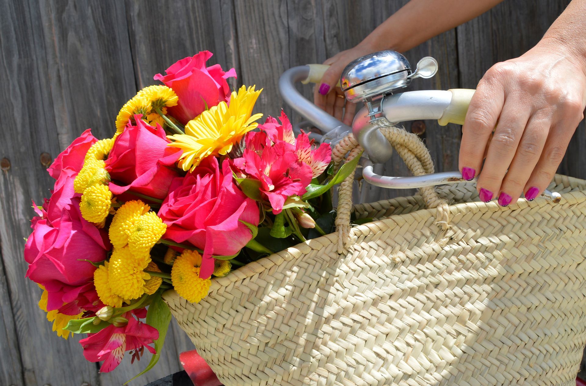 CLICA EN LA FOTO PARA ENVIAR FLORES A DOMICILIO PARA REGALAR Envío de ramos de flores a domicilio para reglar