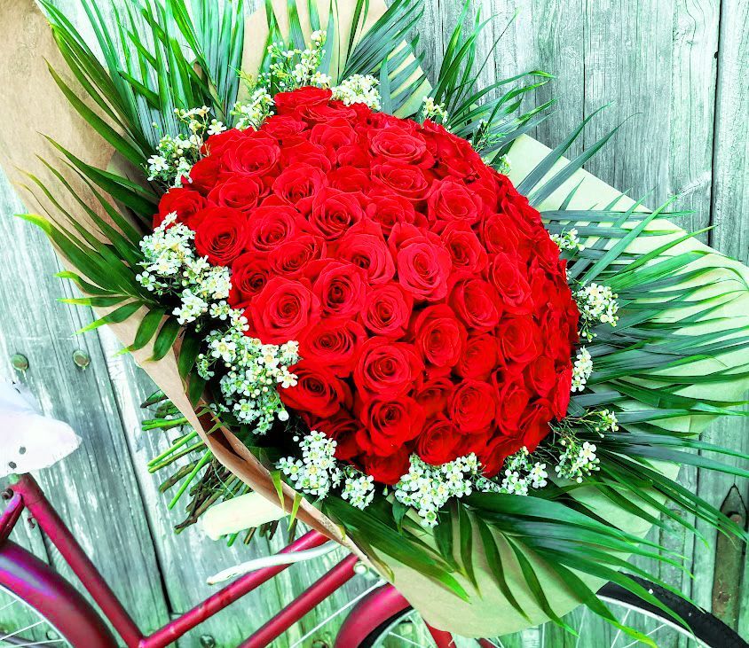 Ramo de rosas rojas muy grande