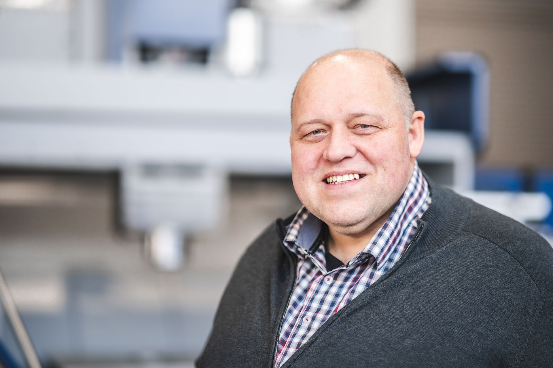 LUTZ UEBACH LUTZ UEBACH