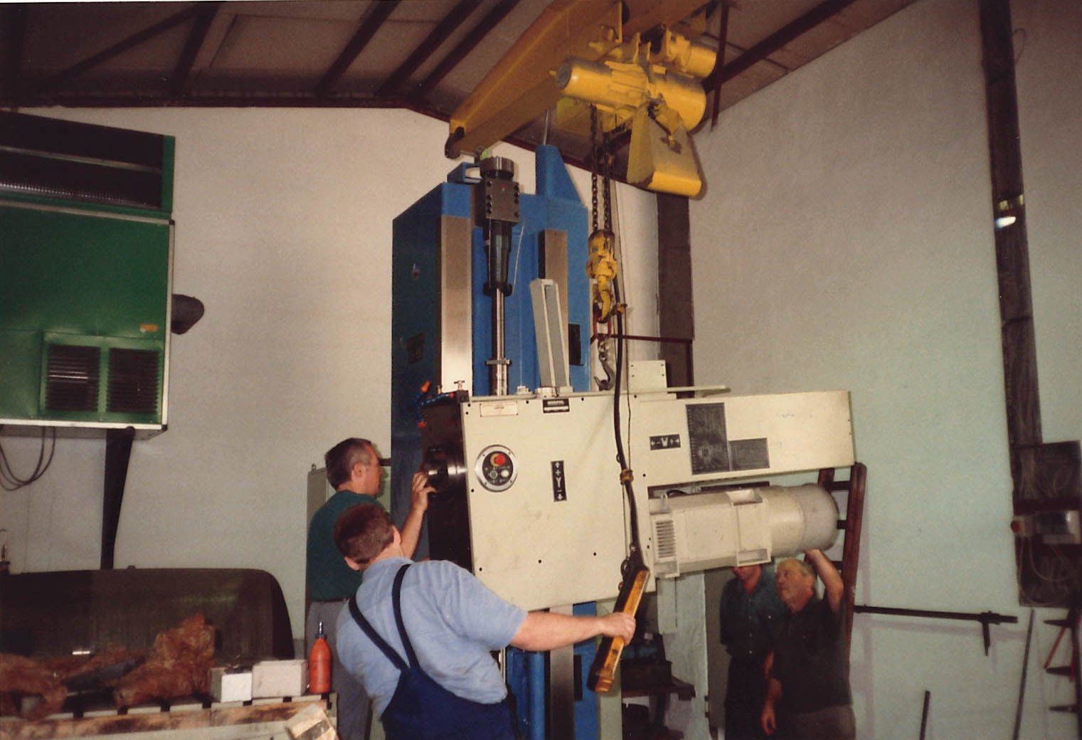 ERSTES CNC-BOHRWERK.