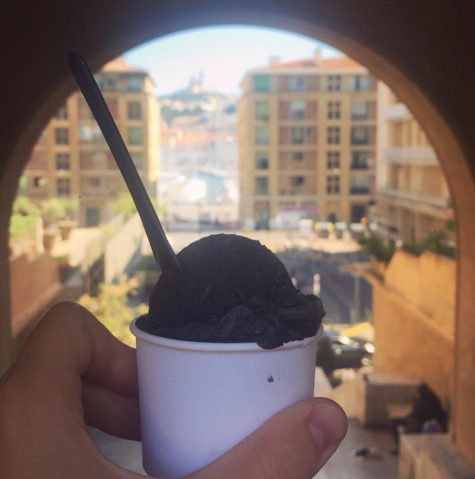 Marseille visite guidée restaurant végétarien gastronomie bouillabaisse spécialités street art panier mucem fort saint jean notre dame de la garde calanque