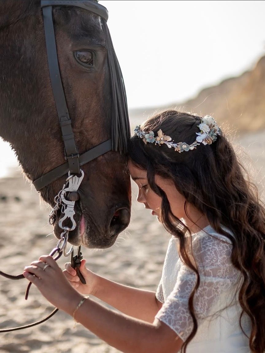 Sesiones de fotos profesionales con caballo para comuniones en Doñana Hipica el Pasodoble en Matalascañas