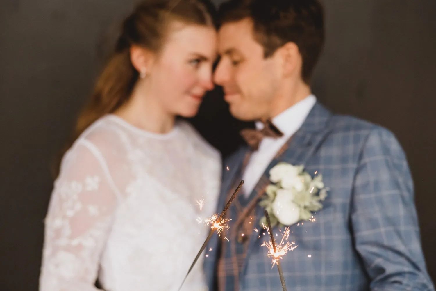 Brautpaar beim Fotoshooting am Kurhaus in  Zingst.