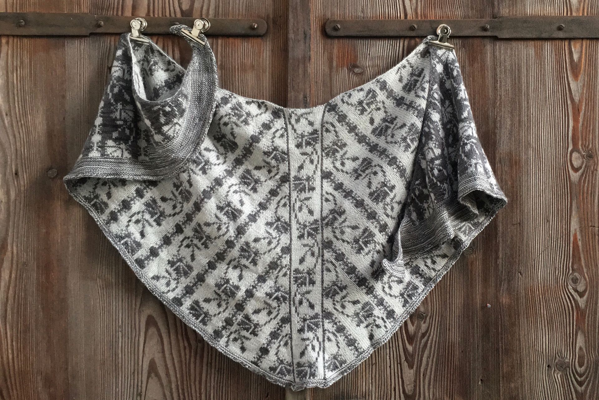 ein großes Tuch im Doppelstrick von Butzeria